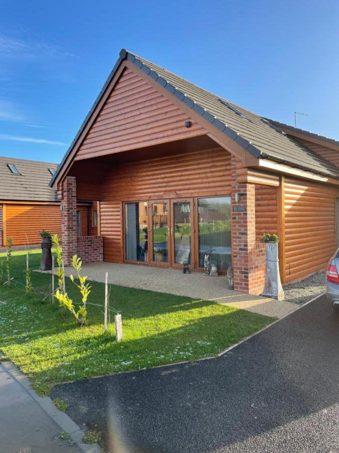 31 Cherry East Riding Of Yorkshire Hot Tub & Fishing Garton Exterior photo